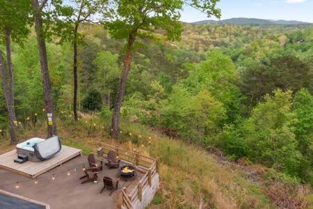 Views In - Waffle Bar-king Bed-hottub Holiday home