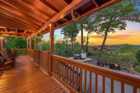 Holiday home Views In - Waffle Bar-king Bed-hottub *