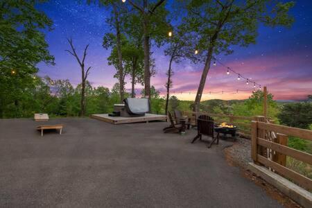 Views In - Waffle Bar-king Bed-hottub *