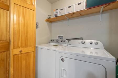 Views In - Waffle Bar-king Bed-hottub Holiday home