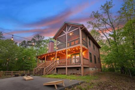 Views In - Waffle Bar-king Bed-hottub * Ellijay