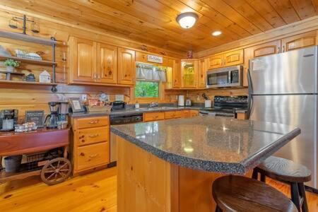 Holiday home Views In - Waffle Bar-king Bed-hottub