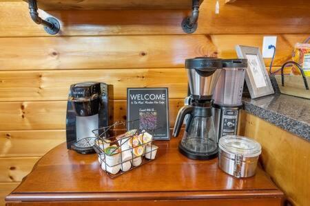 Views In - Waffle Bar-king Bed-hottub Ellijay