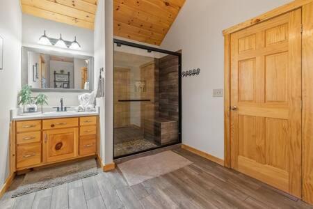 Views In - Waffle Bar-king Bed-hottub Holiday home