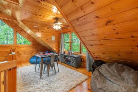 Holiday home Views In - Waffle Bar-king Bed-hottub