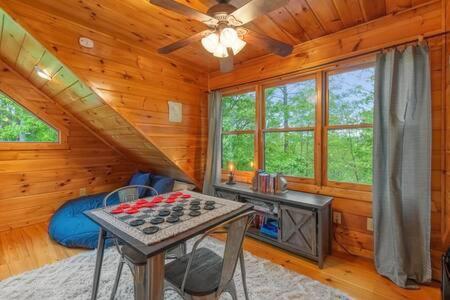 Views In - Waffle Bar-king Bed-hottub Ellijay