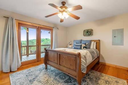 Holiday home Views In - Waffle Bar-king Bed-hottub Ellijay