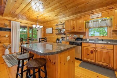 Views In - Waffle Bar-king Bed-hottub Holiday home