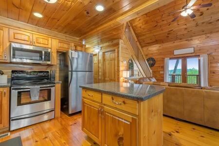 Holiday home Views In - Waffle Bar-king Bed-hottub *