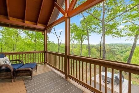 Views In - Waffle Bar-king Bed-hottub Ellijay