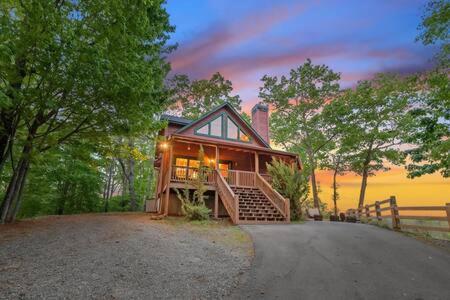 Views In - Waffle Bar-king Bed-hottub *