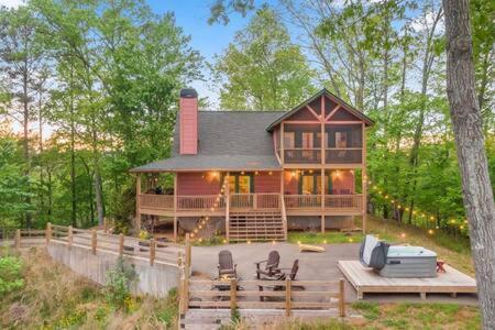 Views In - Waffle Bar-king Bed-hottub