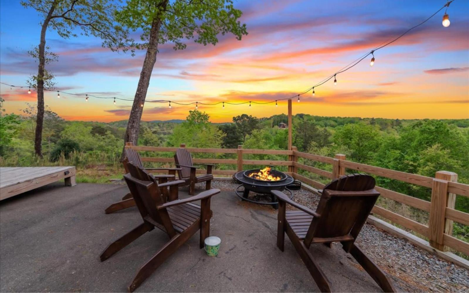 Views In - Waffle Bar-king Bed-hottub